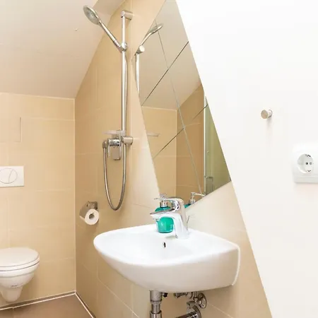 Daire Rosenthaler Calling - Rooftop Apartment+a/c Berlin